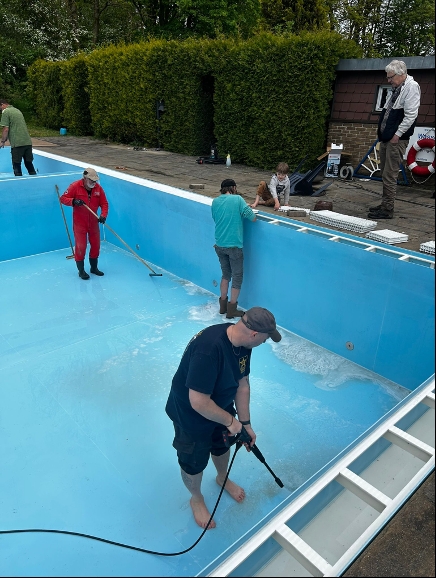 Poolreinigung 2024