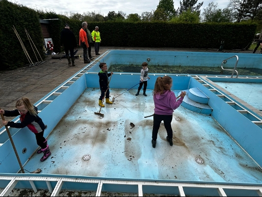 Poolreinigung 2024