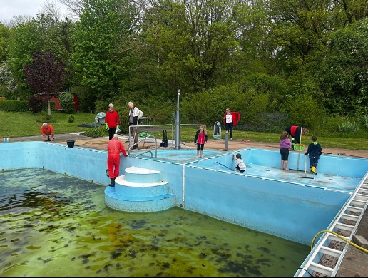Poolreinigung 2024